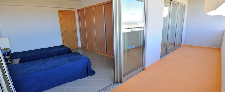 TWO-BEDROOM APARTMENT WITH BALCONY Oceano Atlântico Apartments