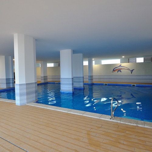 Indoor swimming pool Oceano Atlântico Apartments